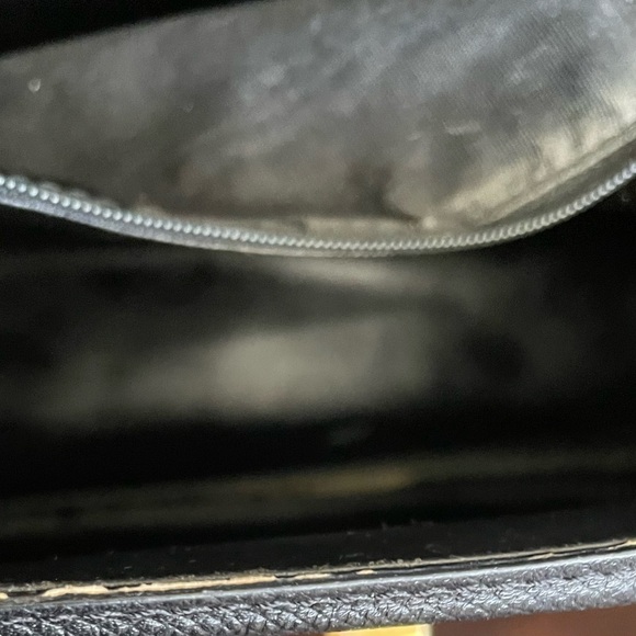 Bally/ Bages women: Bally top handed black hand bag made of Italian leather . - Picture 5 of 6